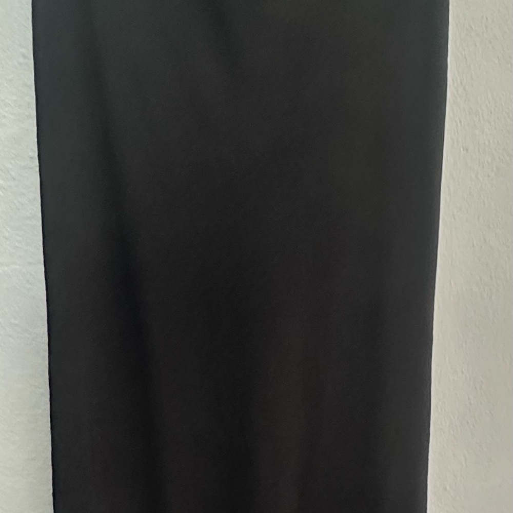 Elegant Black Pencil Dress - Picture 4 of 7
